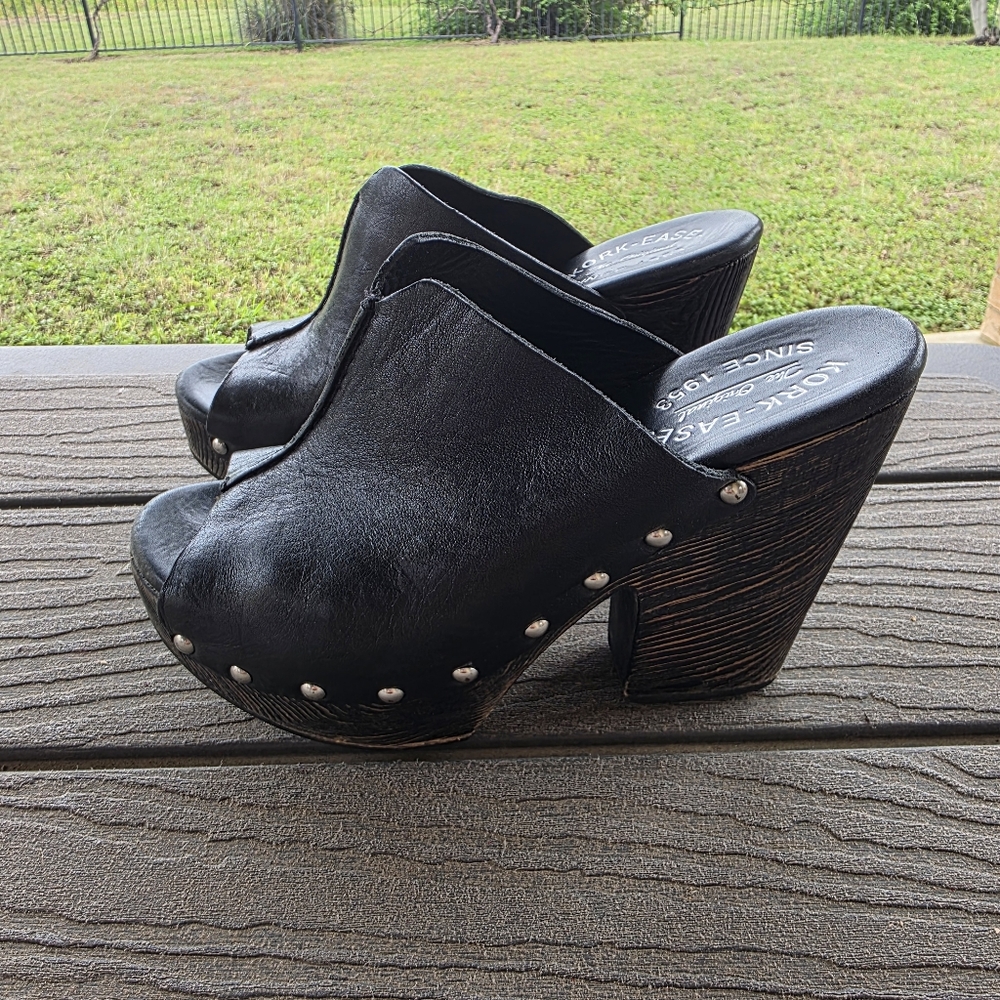 Kork-Ease Black Leather Mules with Durable Design